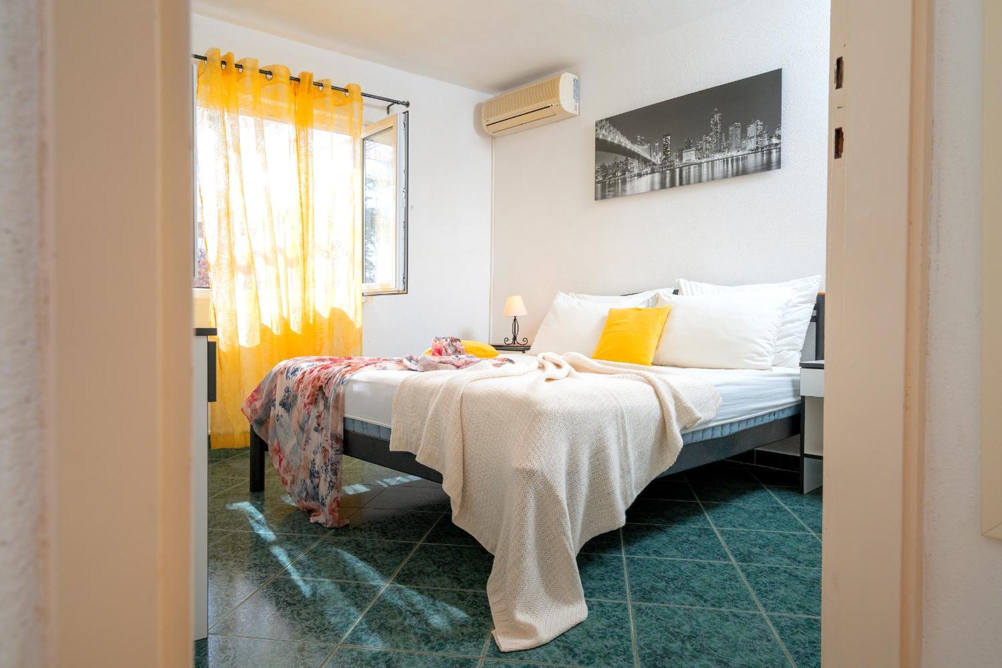 Apartments Lucic Хвар Екстер'єр фото