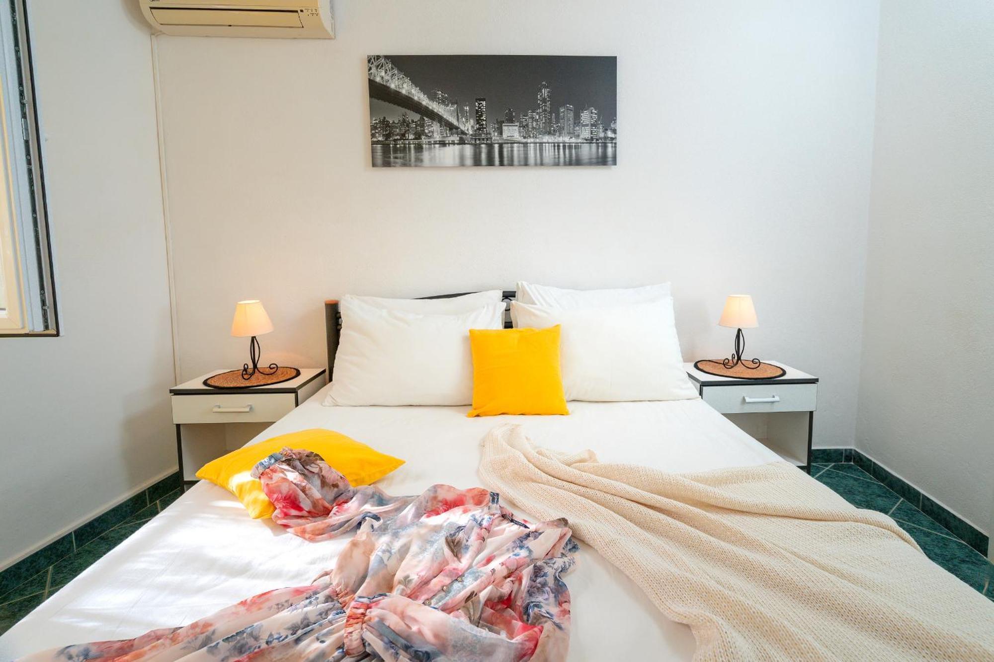 Apartments Lucic Хвар Екстер'єр фото