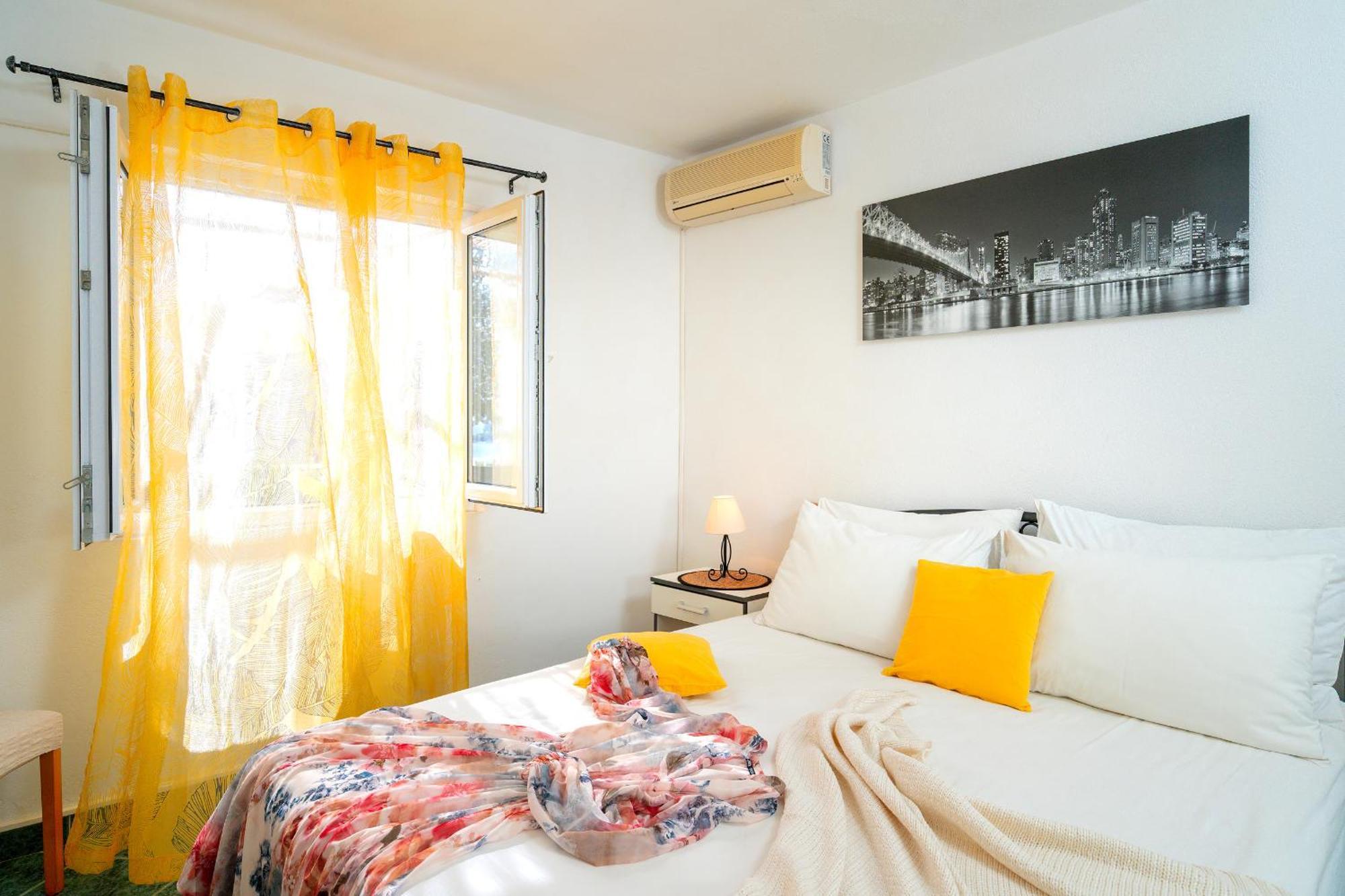 Apartments Lucic Хвар Екстер'єр фото