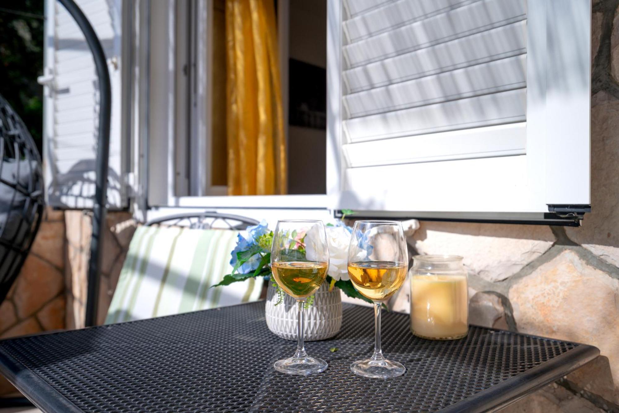 Apartments Lucic Хвар Екстер'єр фото