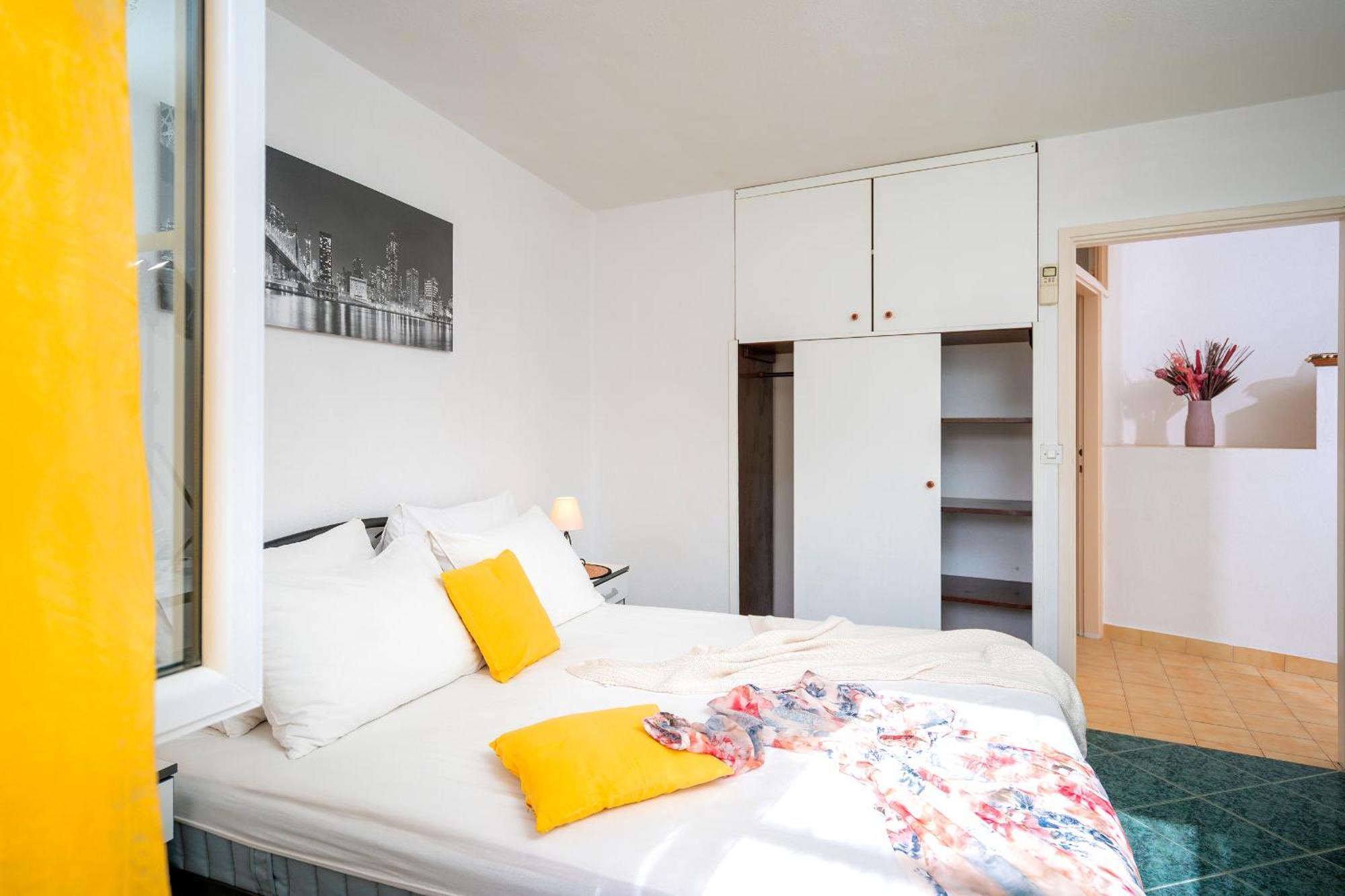 Apartments Lucic Хвар Екстер'єр фото