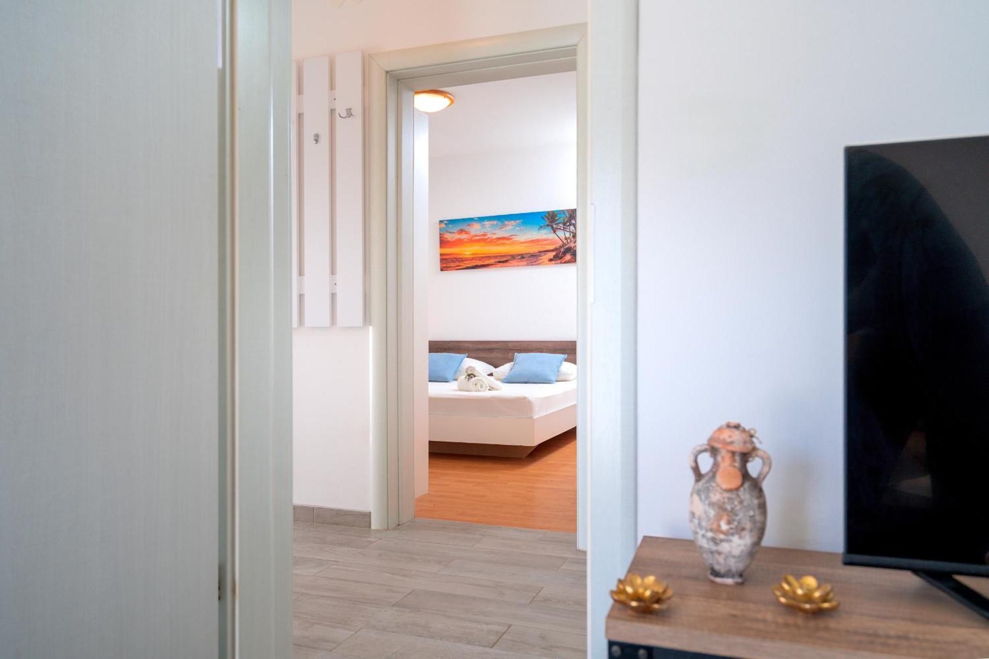Apartments Lucic Хвар Екстер'єр фото