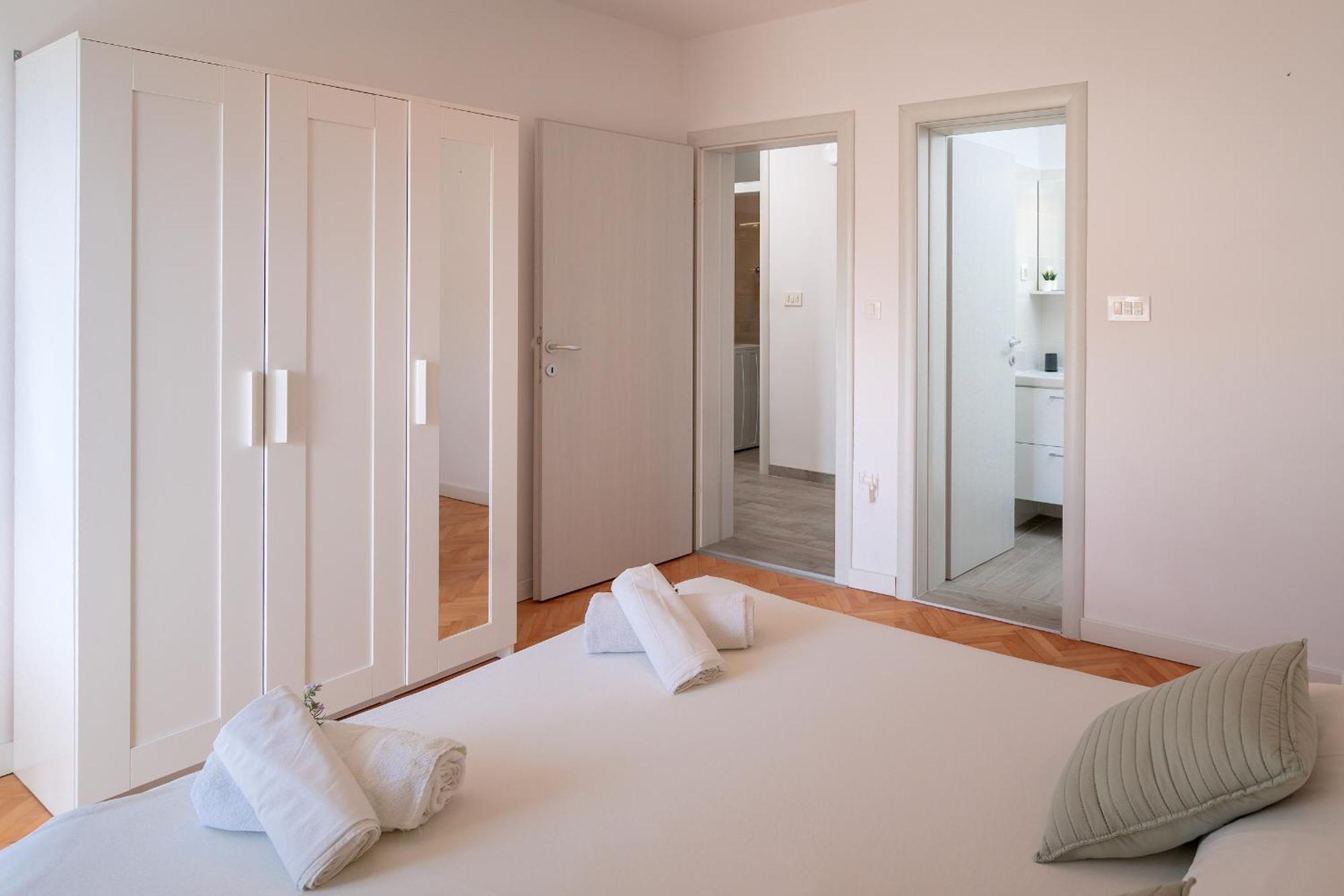 Apartments Lucic Хвар Екстер'єр фото