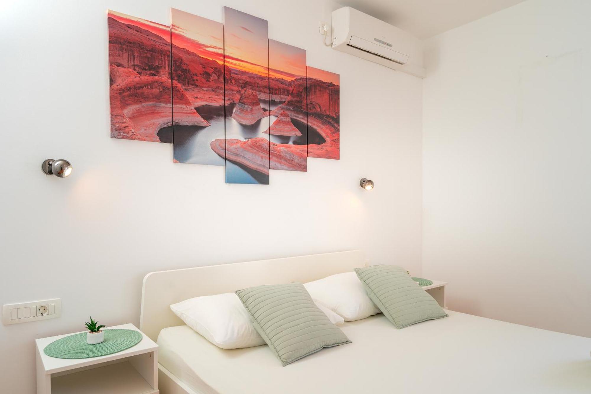 Apartments Lucic Хвар Екстер'єр фото