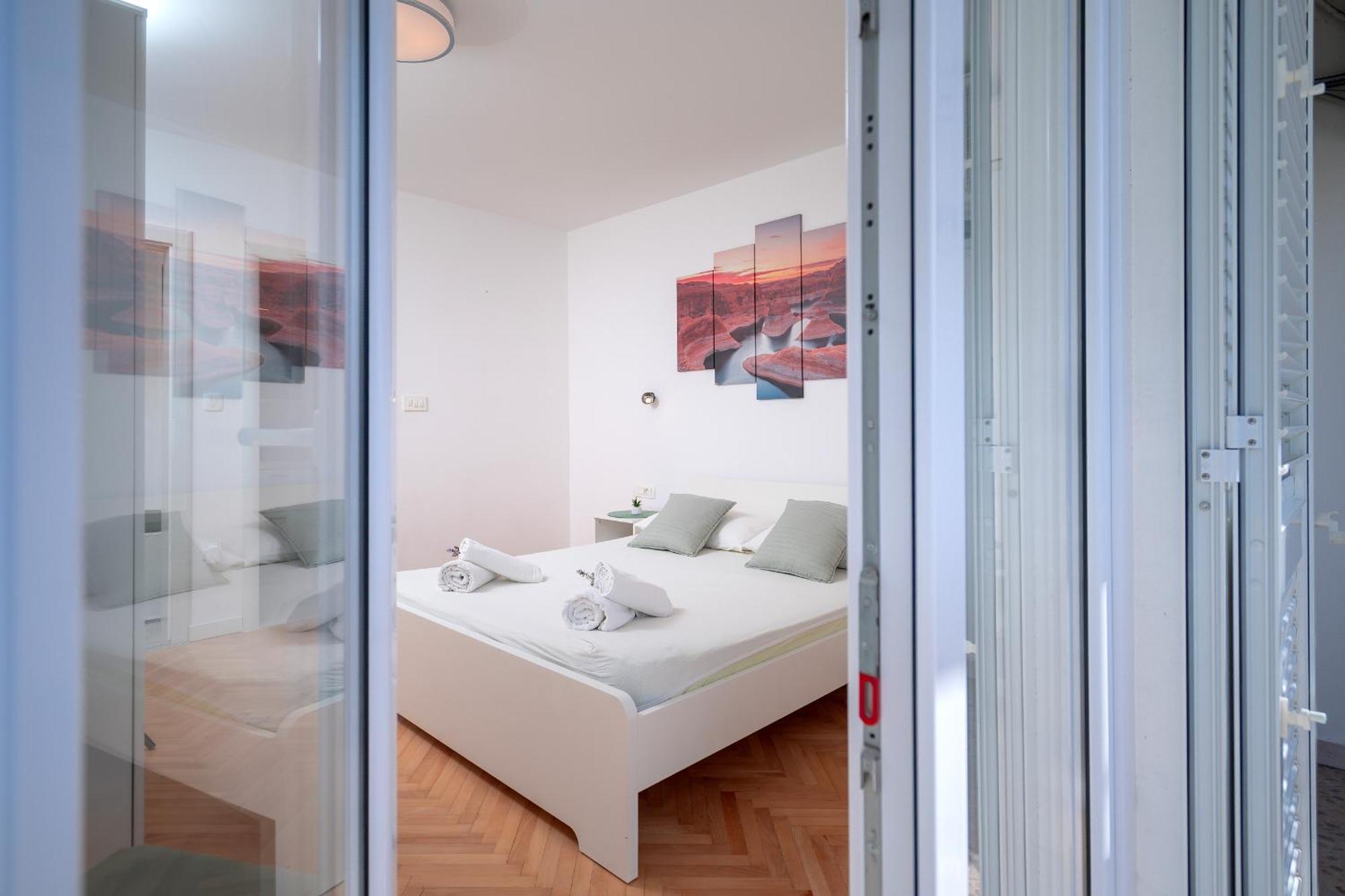 Apartments Lucic Хвар Екстер'єр фото