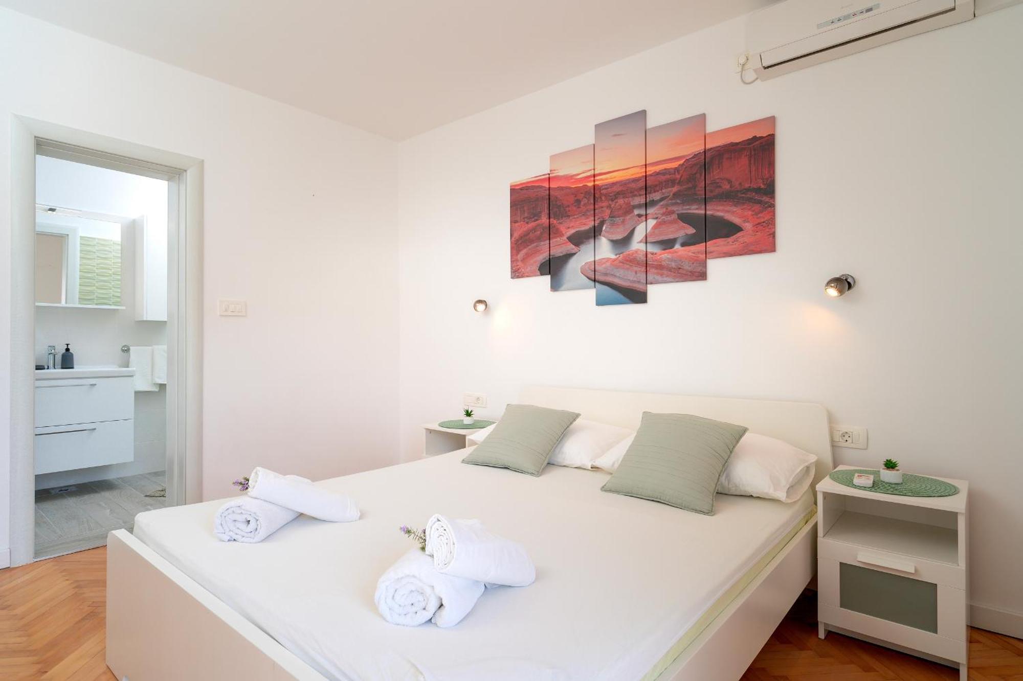Apartments Lucic Хвар Екстер'єр фото